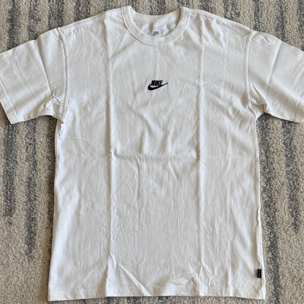 Nike Men's White Short Sleeve Tee